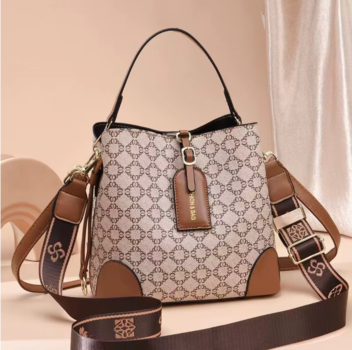 Large Capacity Handbag Adjustable Strap Smooth Zipper Structured Vintage Print Shoulder Bag