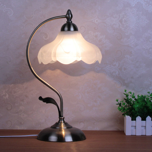 Portable Vintage Table Lamp – Retro Bedside Lamp for Nightstand, Desk & Cozy Lighting