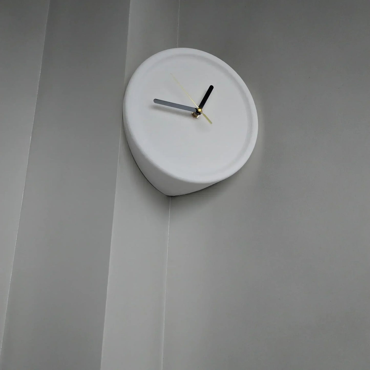 Silent Corner Wall Clock Stylish No Drill Quiet Clock for Home